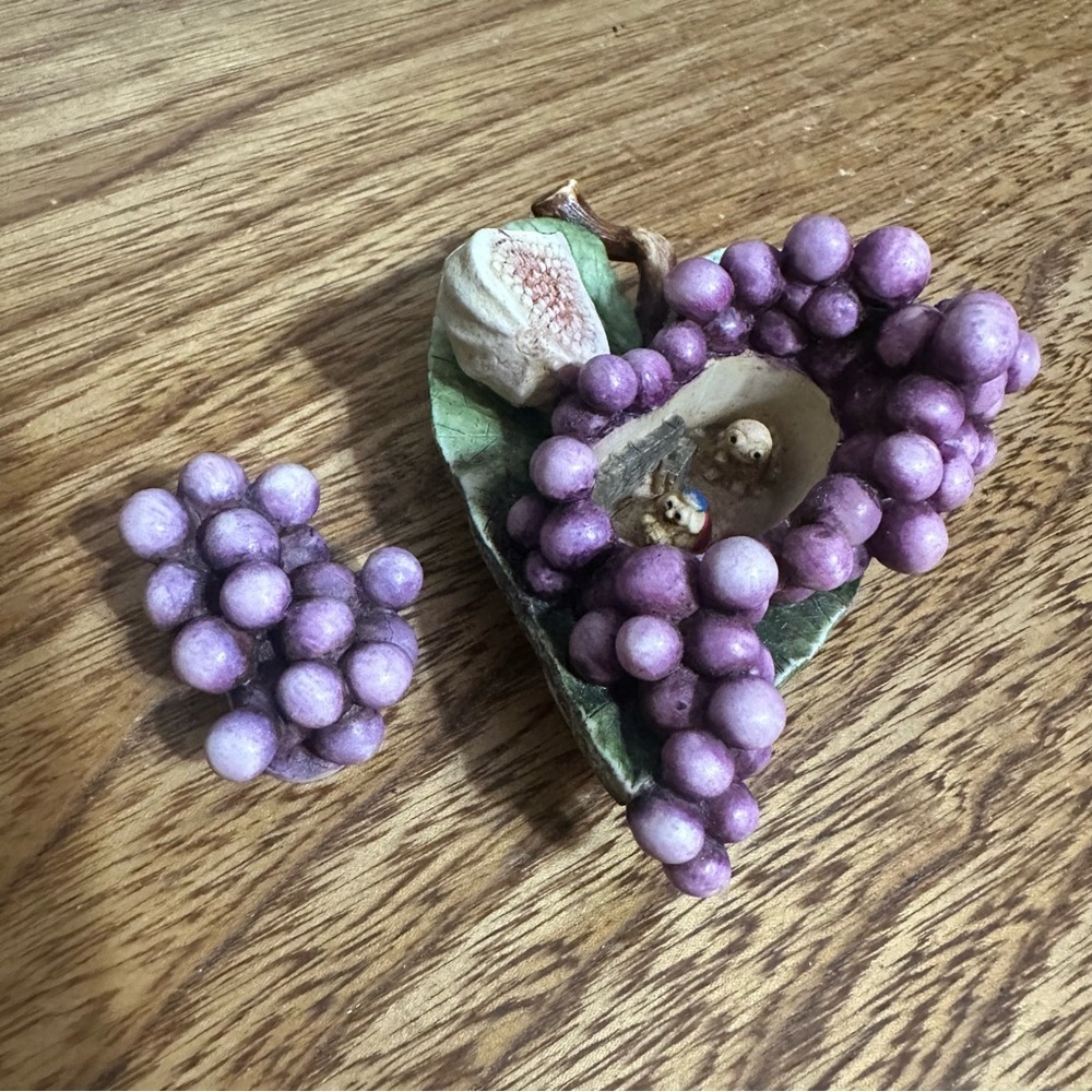 Vintage 1999 Harmony Garden Grape Figurine